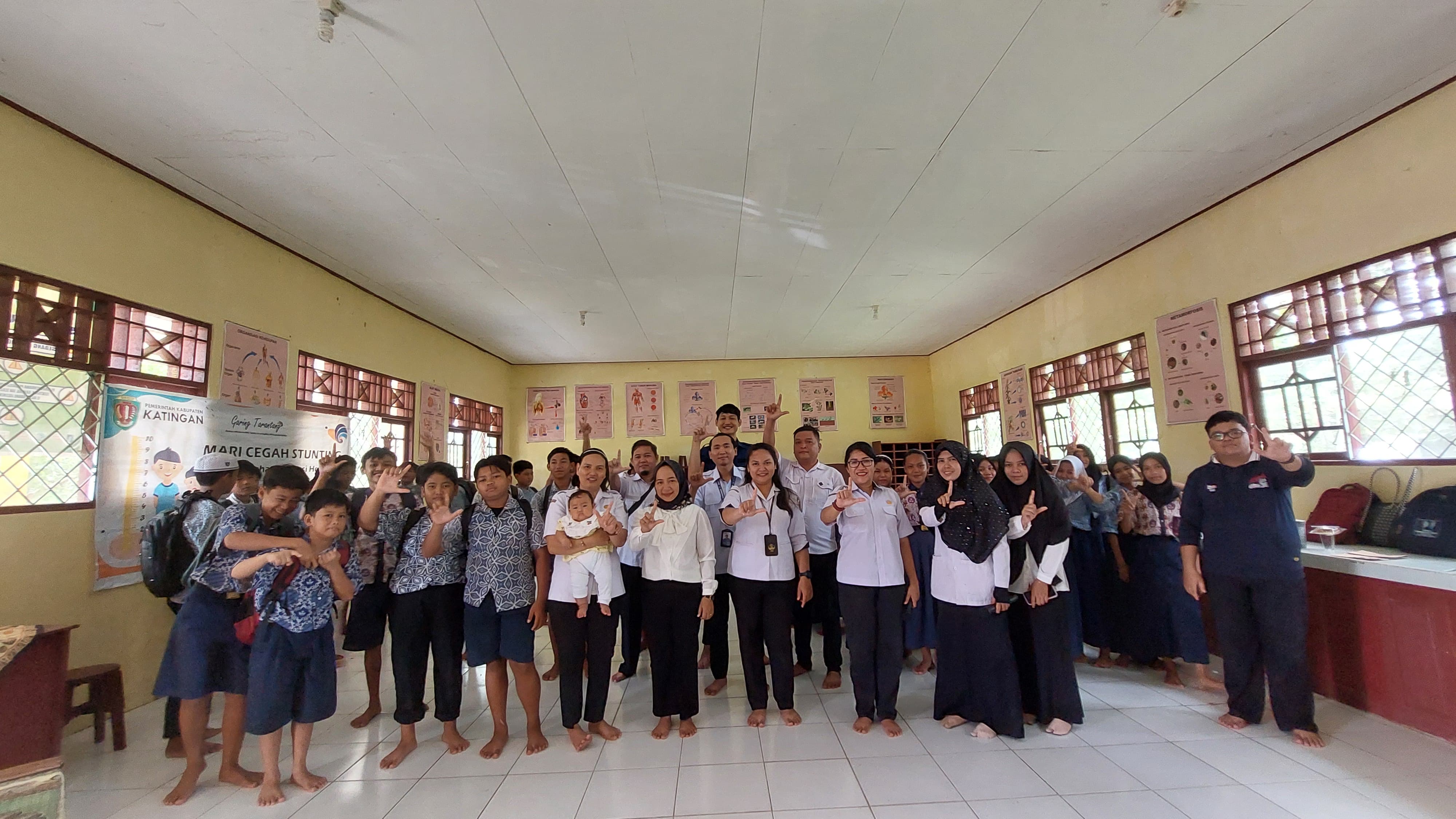 SOSIALISASI INTERNET SEHAT BAGI SISWA DAN SISWI SMPN-2 PULAU MALAN