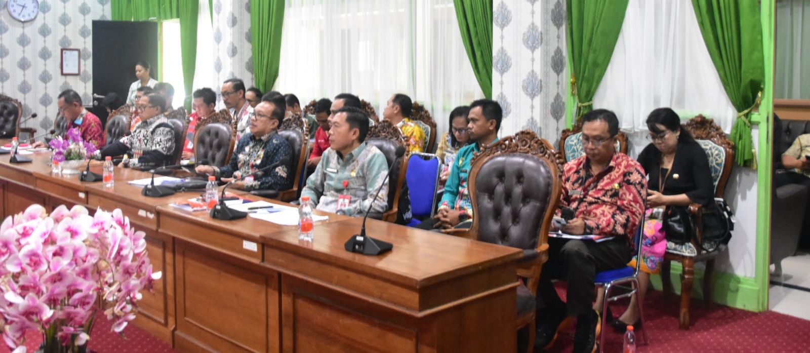 KEPALA DISKOMINSTANDI KATINGAN HADIRI RAPAT KOMISI III DPRD BAHAS KUA-PPAS 2026