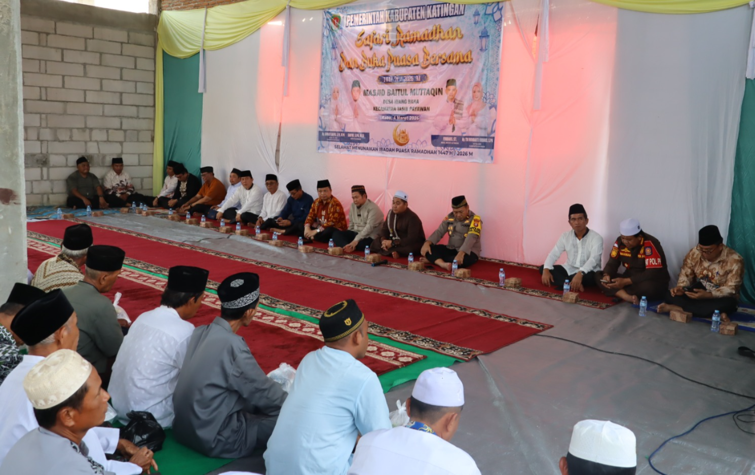 KEPALA DISKOMINFOSTANDI KATINGAN DAMPINGI BUPATI DALAM SAFARI RAMADHAN DI DESA HIYANG BANA