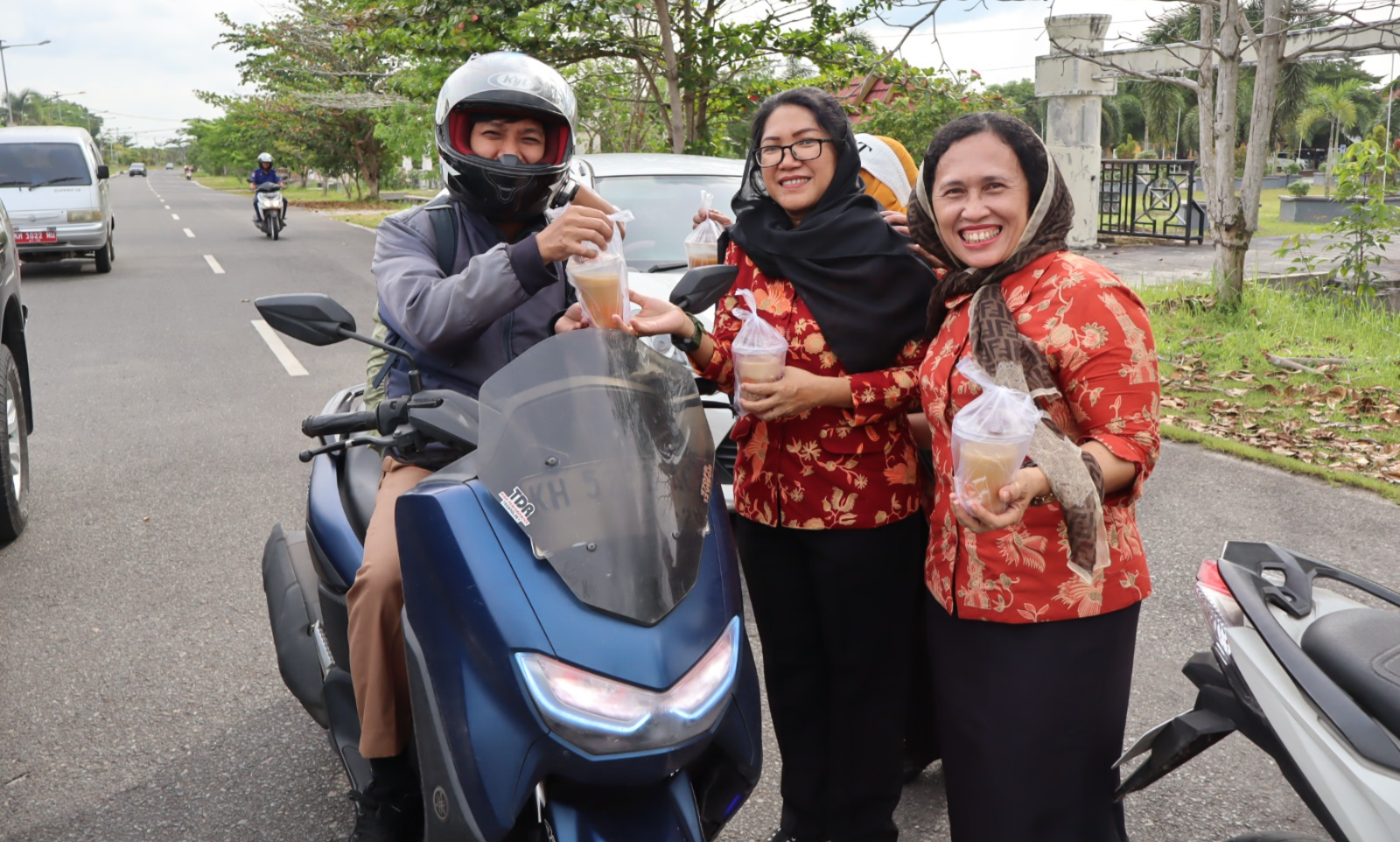 DHARMA WANITA PERSATUAN KABUPATEN KATINGAN GELAR PEMBAGIAN TAKJIL