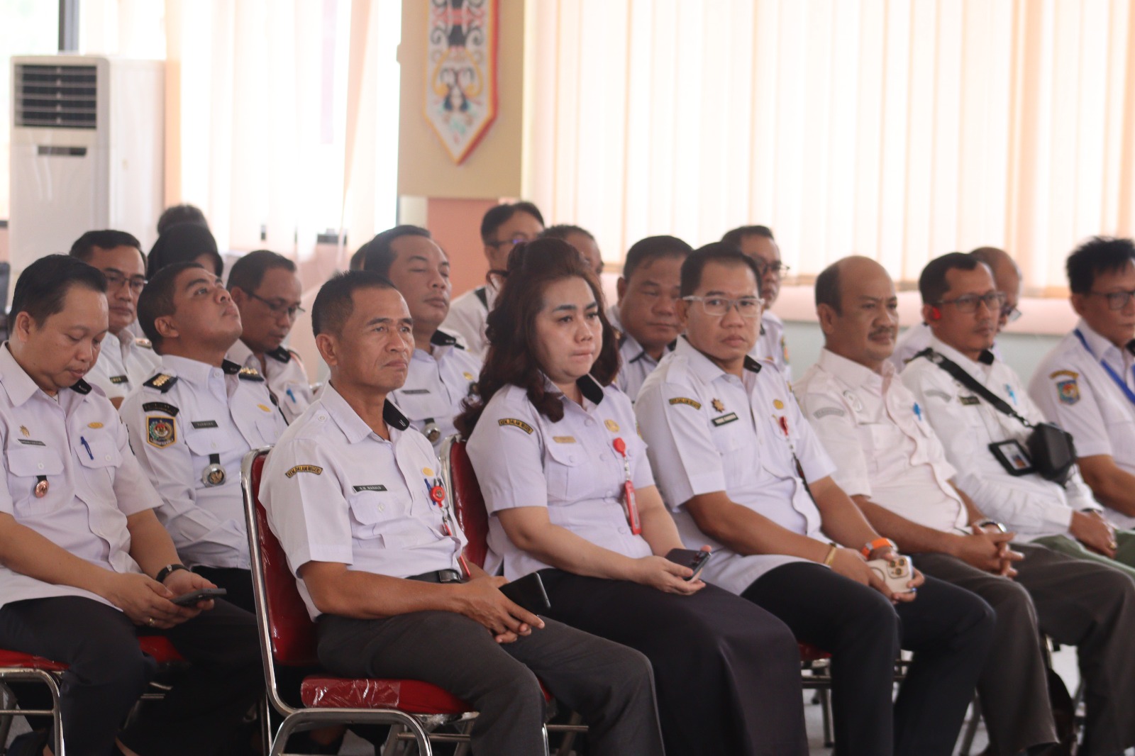Kepala Diskominfostandi Kabupaten Katingan Hadiri Penyerahan Kartu Huma Betang Sejahtera kepada Camat se-Kabupaten Katingan