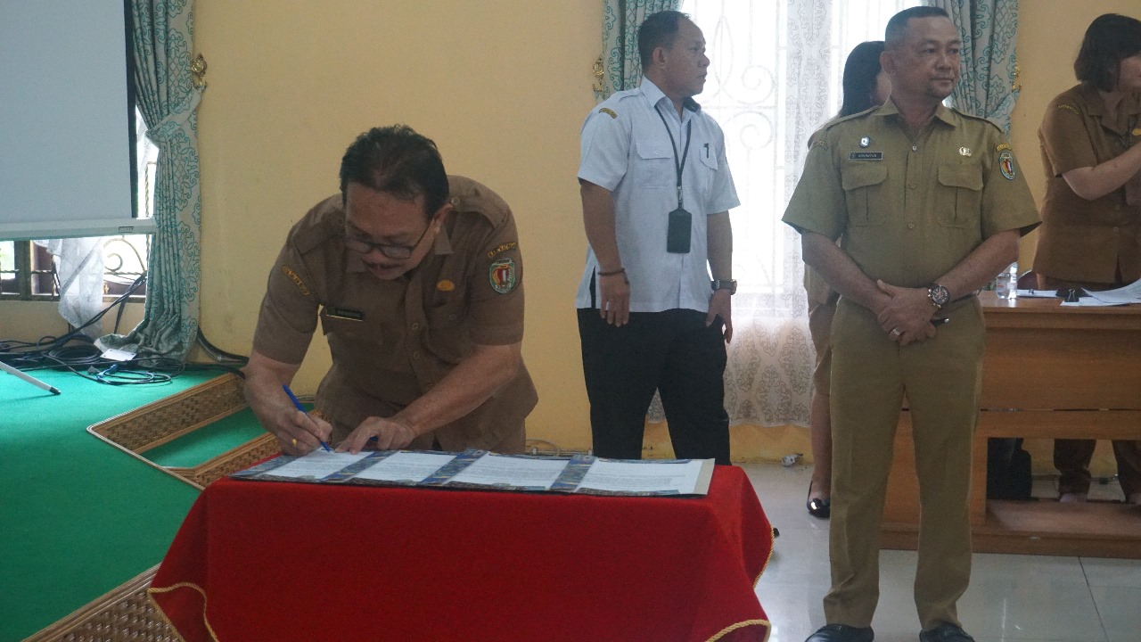 Kepala Dinas Kominfostandi Kabupaten ikuti kegiatan Sosialisasi Netralitas ASN dan Pegawai Non ASN serta Penandatanganan Pakta Integritas pada PEMILU 2024