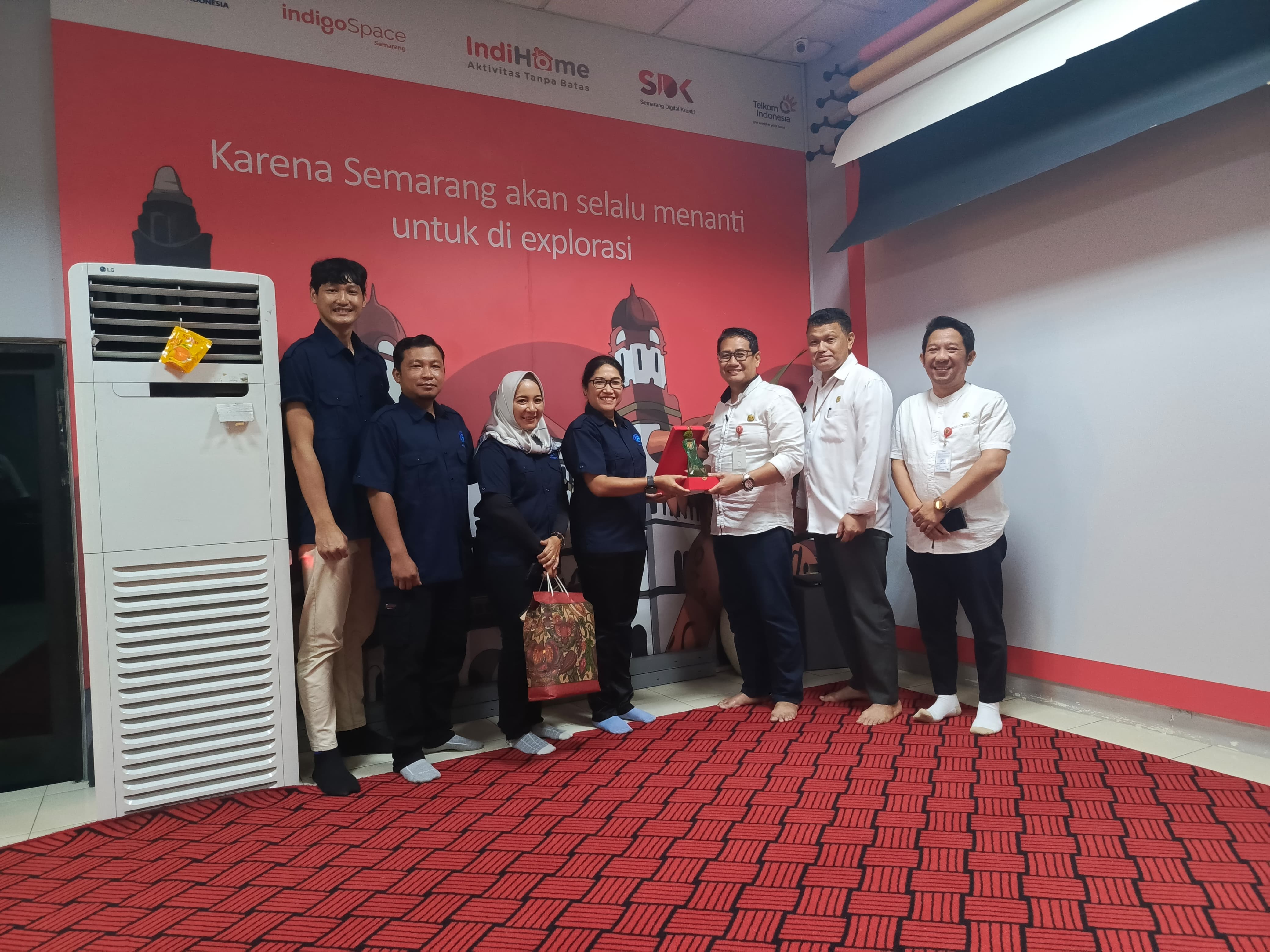TIM DARI DISKOMINFOSTANDI KABUPATEN KATINGAN STUDI TIRU KE DISKOMINFOSTANDI KOTA SEMARANG