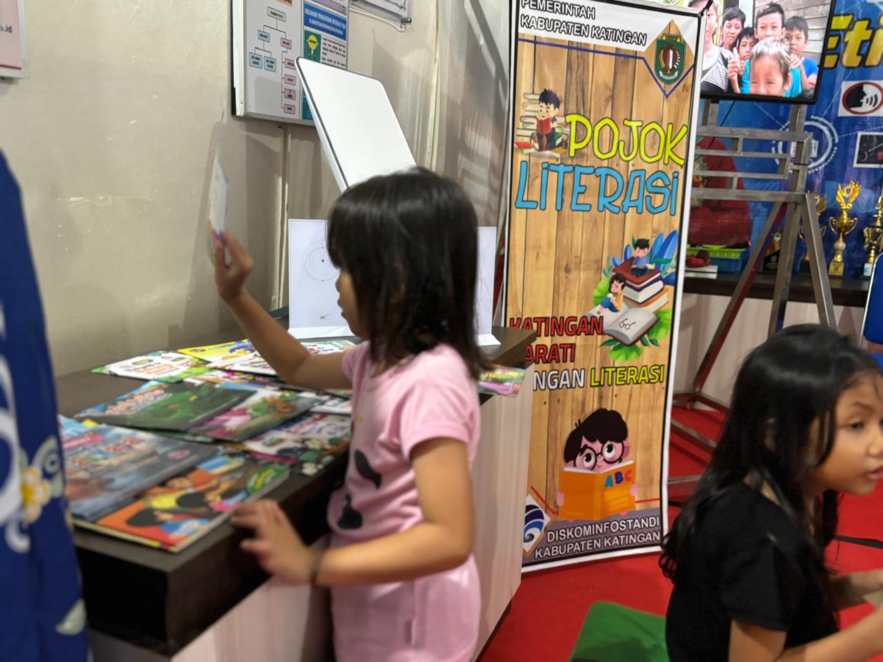 Dinas Kominfostandi Buka Pojok Literasi di Katingan Fair 2024 untuk Meriahkan HUT ke-22 Kabupaten Katingan