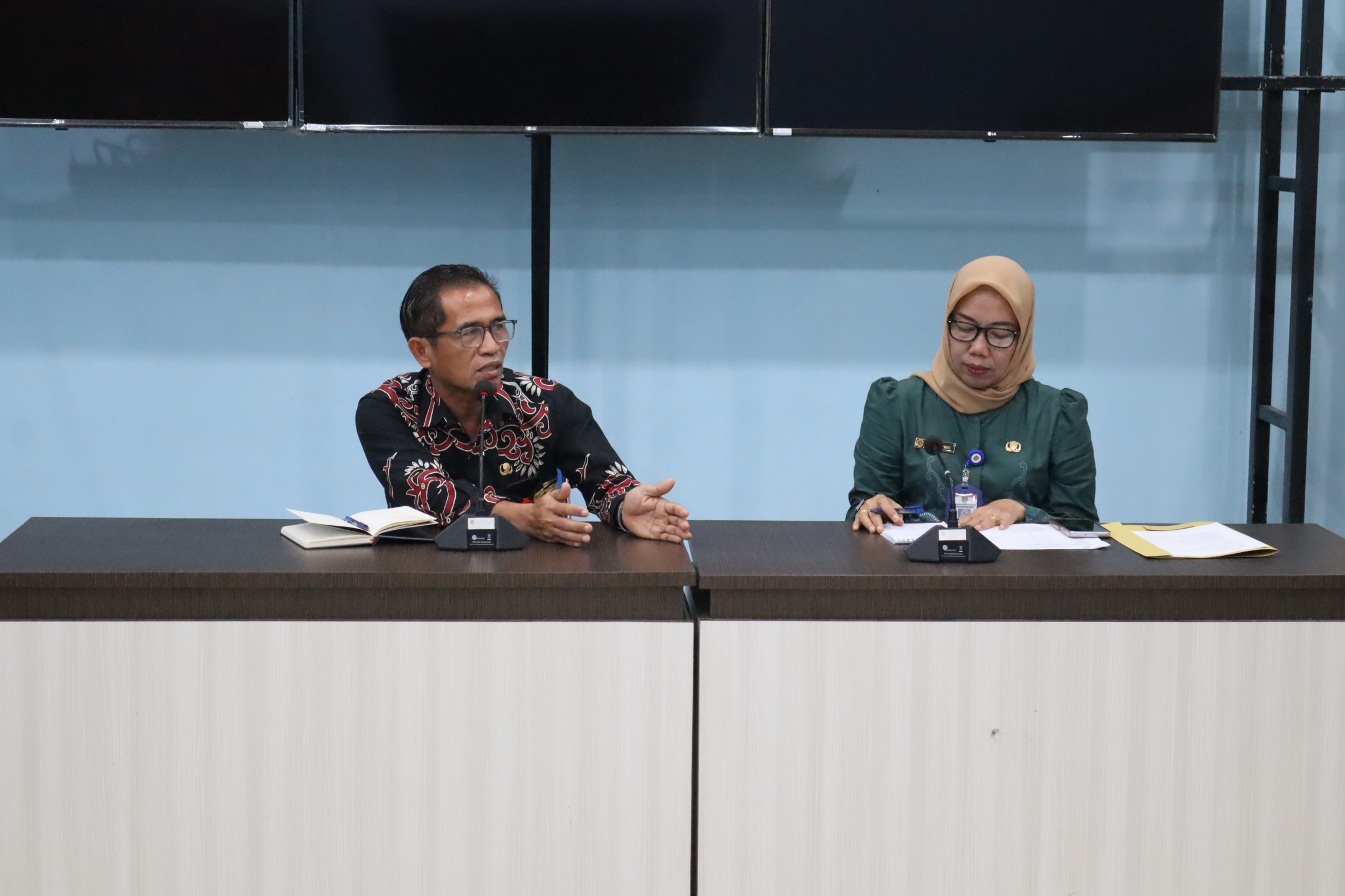 Kepala Diskominfostandi Kabupaten Katingan Pimpin Rapat Staf