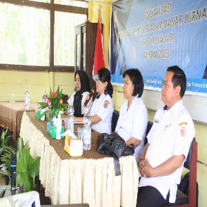 Diskominfostandi Kabupaten Katingan Gelar Sosialisasi Internet Sehat dan Pengenalan Dasar Jurnalistik Bagi Pelajar Tahun 2023 di SMPN 1 Sanaman Mantikei