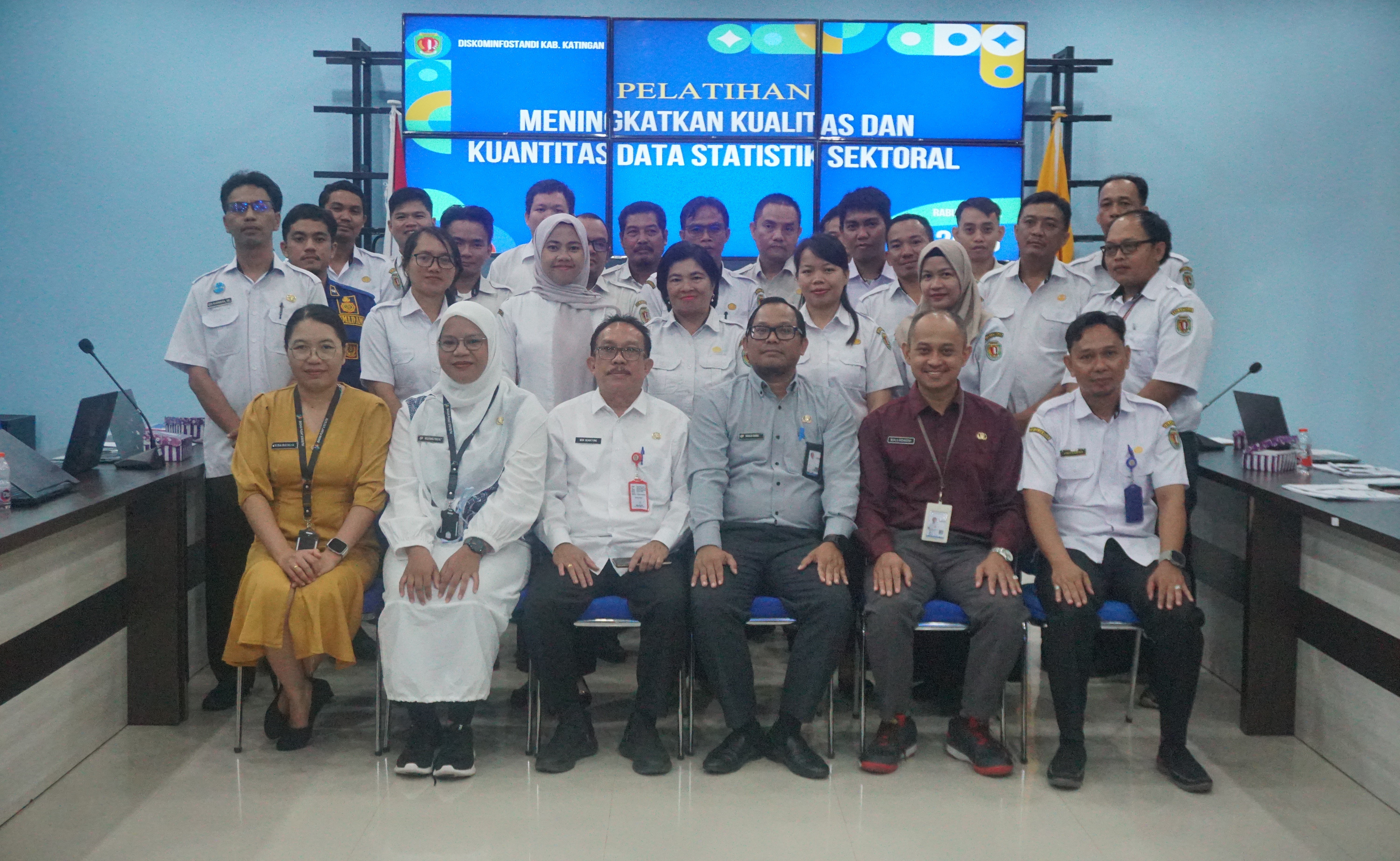 KEPALA DISKOMINFOSTANDI BUKA PELATIHAN PENINGKATAN KUALITAS DAN KUANTITAS DATA STATISTIK SEKTORAL DI KABUPATEN KATINGAN