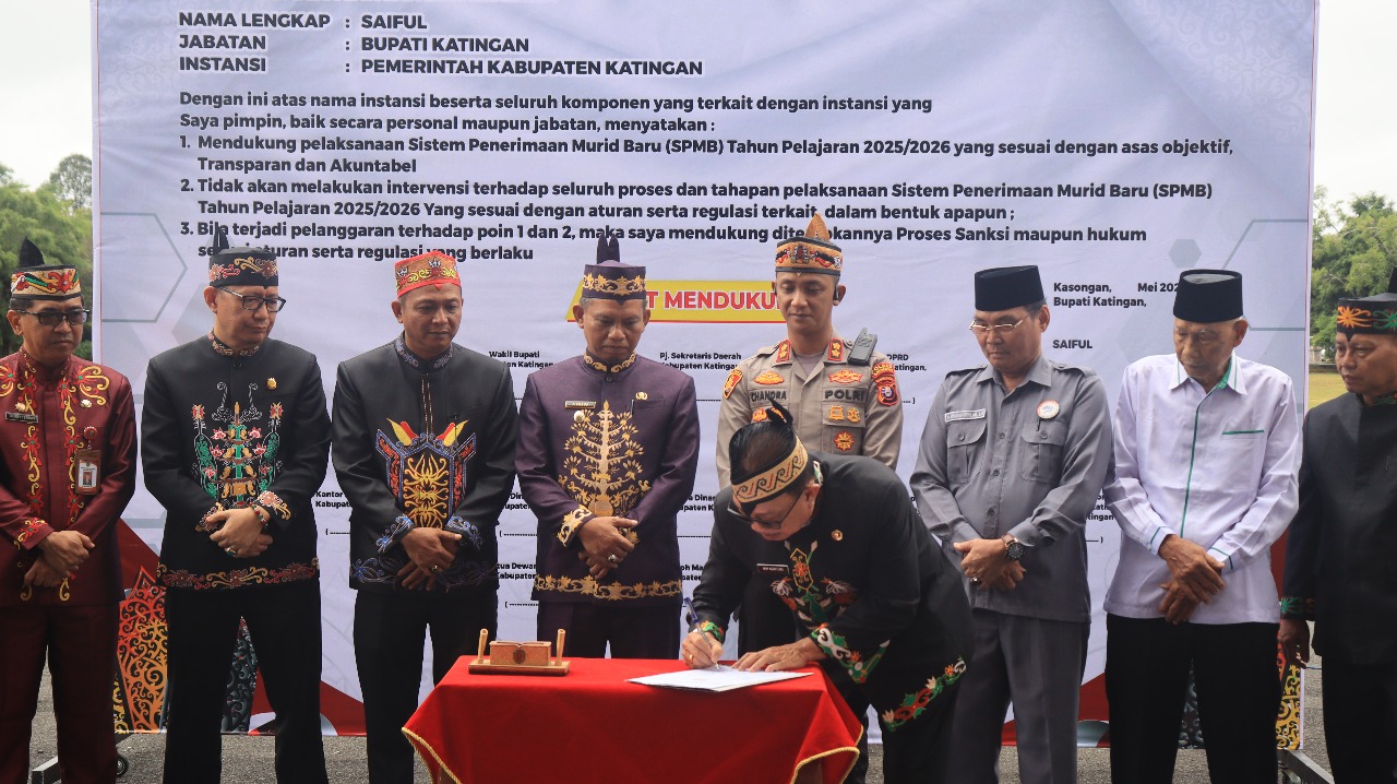 Kadis Kominfo Katingan Tandatangani Pakta Integritas SPMB 2025, Dukung Penerimaan Murid Baru yang Transparan